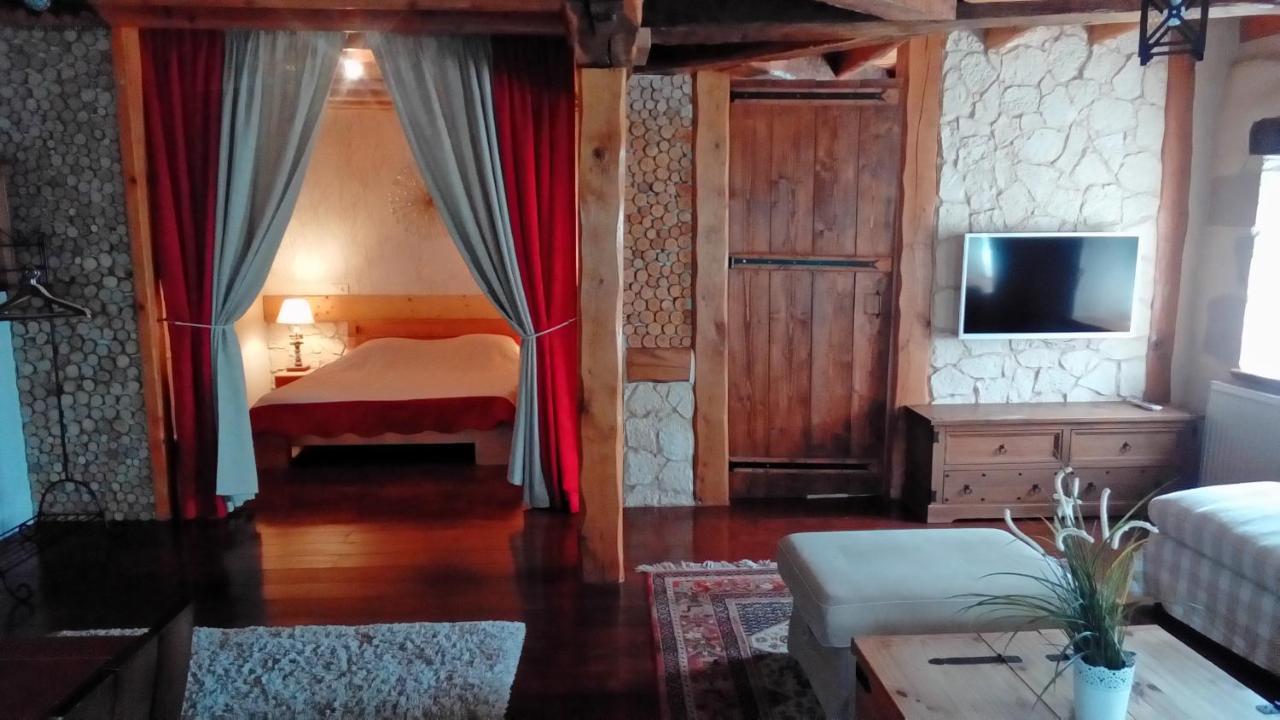 Le Domaine Des Papillons 호텔 Beaujeu-Saint-Vallier-et-Pierrejux 외부 사진