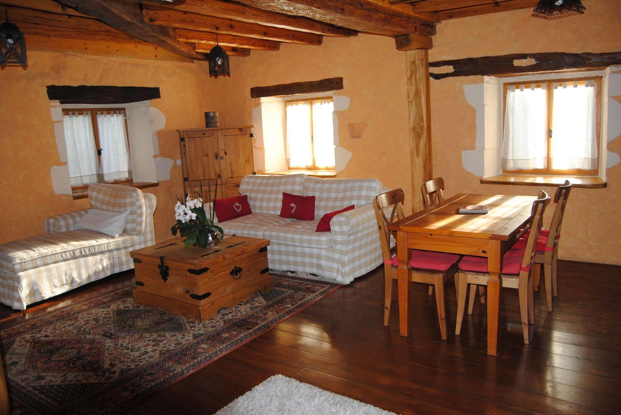 Le Domaine Des Papillons 호텔 Beaujeu-Saint-Vallier-et-Pierrejux 외부 사진